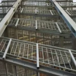 Die Flucht- und Feuertreppenlösung „Vier-Stützen-Turm“